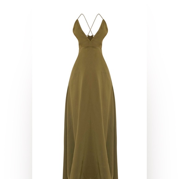 PRETTYLITTLETHING
Beccie Khaki Extreme Split
Strappy Back Maxi Dress - Picture 2 of 12